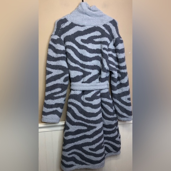 Member's Mark Luxury Collection Ladies Cozy Wrap Robe Size S/M Gray Zebra NWOT - Picture 2 of 5